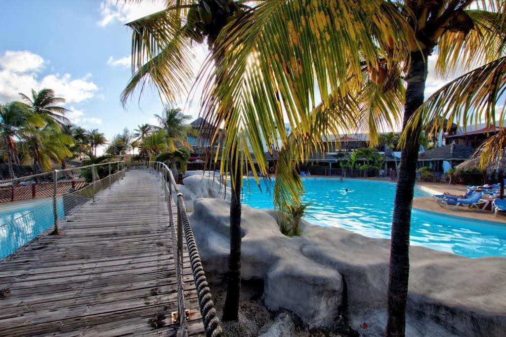 Belle vue mer #Romantisme en bord de mer avec piscine&Plage Saint-Francois  Extérieur photo